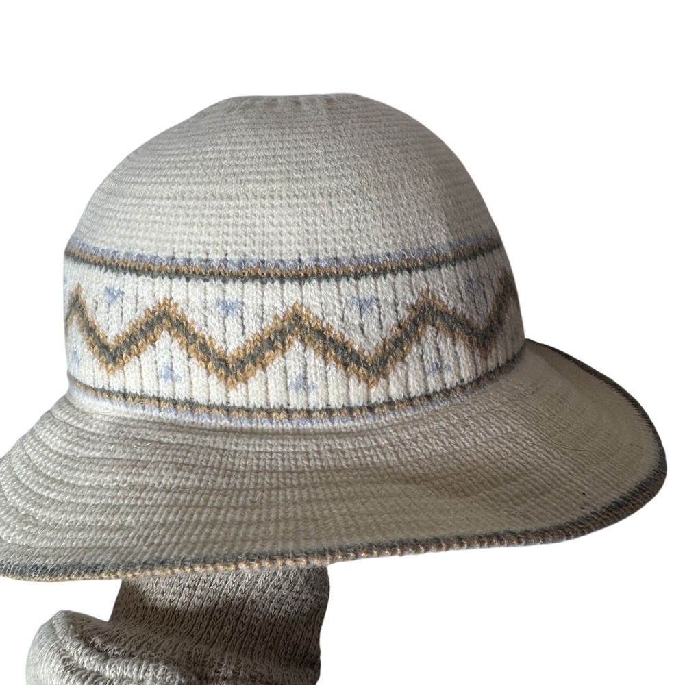 Betmar Italy Wool Blend Knit Cloche Hat Cream Blue Brown Zigzag Pattern